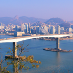 Marcio André Savi apresenta as grandes obras de engenharia que impulsionam o desenvolvimento e transformam cidades brasileiras.