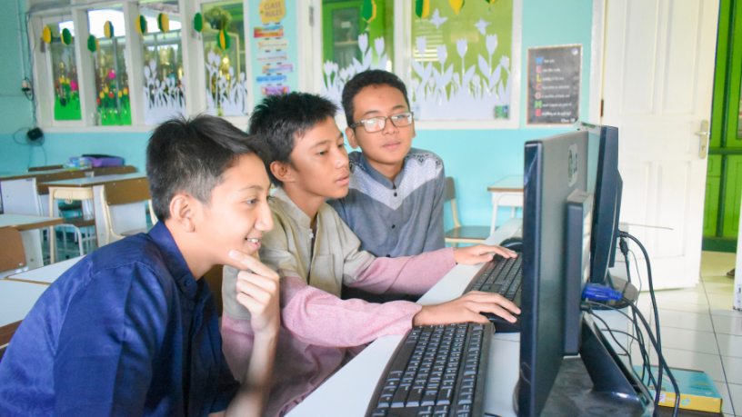 Com a visão de Sérgio Bento De Araújo, descubra como a sala de aula invertida com curadoria digital potencializa o protagonismo do aluno.