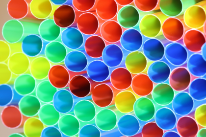 Elias Assum Sabbag Junior analisa como o pós-consumo do plástico corrugado contribui para a eficiência energética e a sustentabilidade nos processos industriais.