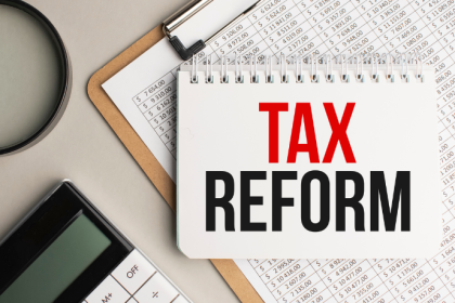 A reforma tributária traz impacto real nos aluguéis em 2026 e exige atenção do locador, explica Alex Nabuco dos Santos.