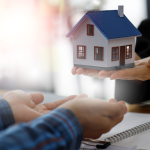 O mercado imobiliário em Roraima impulsiona o desenvolvimento econômico regional ao estimular investimentos e infraestrutura. Guilherme Silva Ribeiro Campos analisa esse impacto.